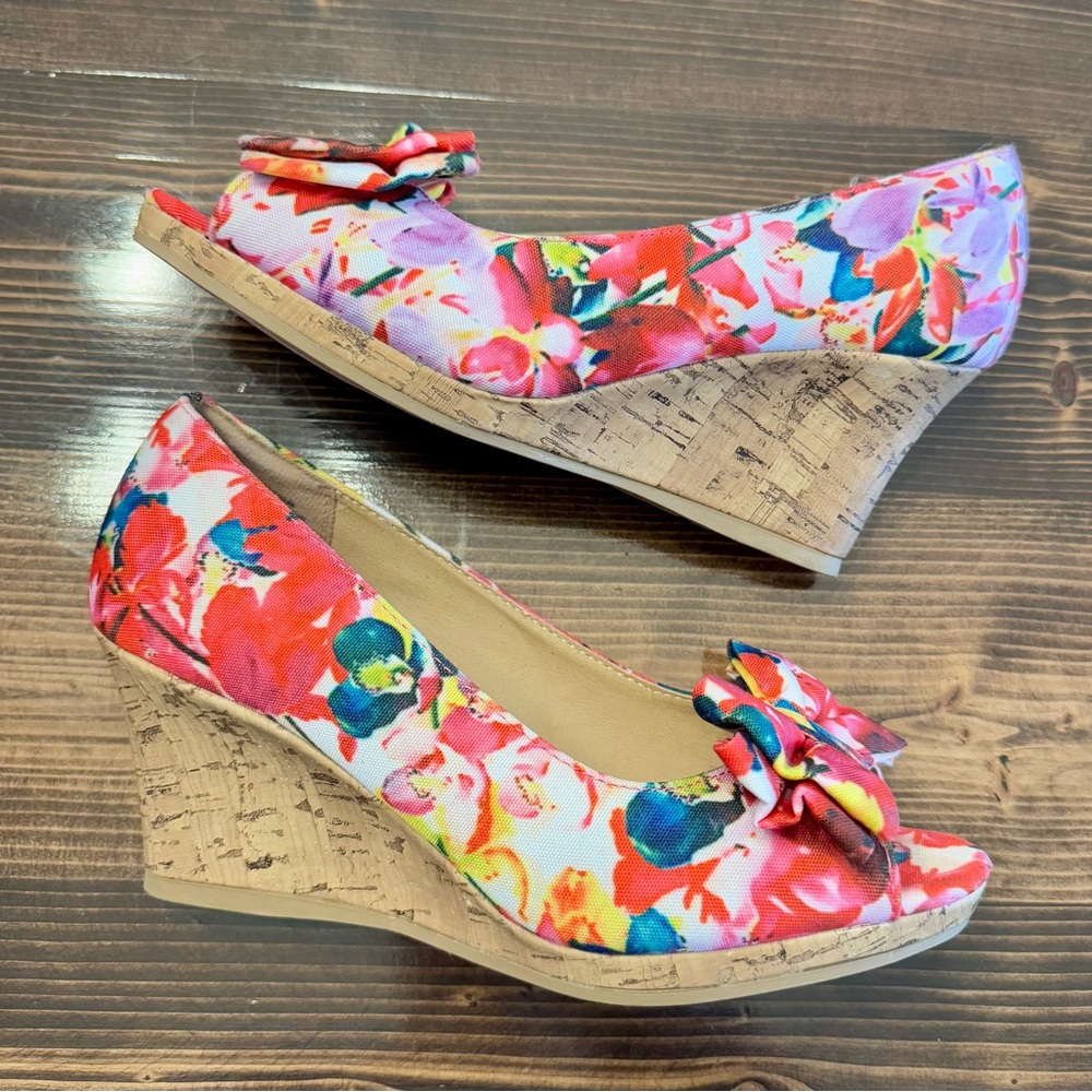Dexflex Comfort Floral Peep Toe Wedges with Bow Size 6.5‎ Wide EUC